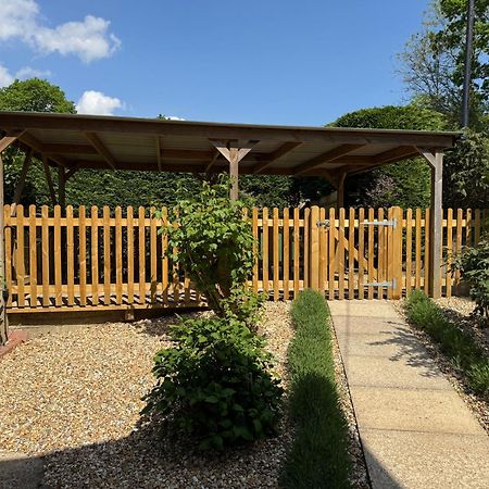 3 Bed Spa Cottage Southwater Екстериор снимка