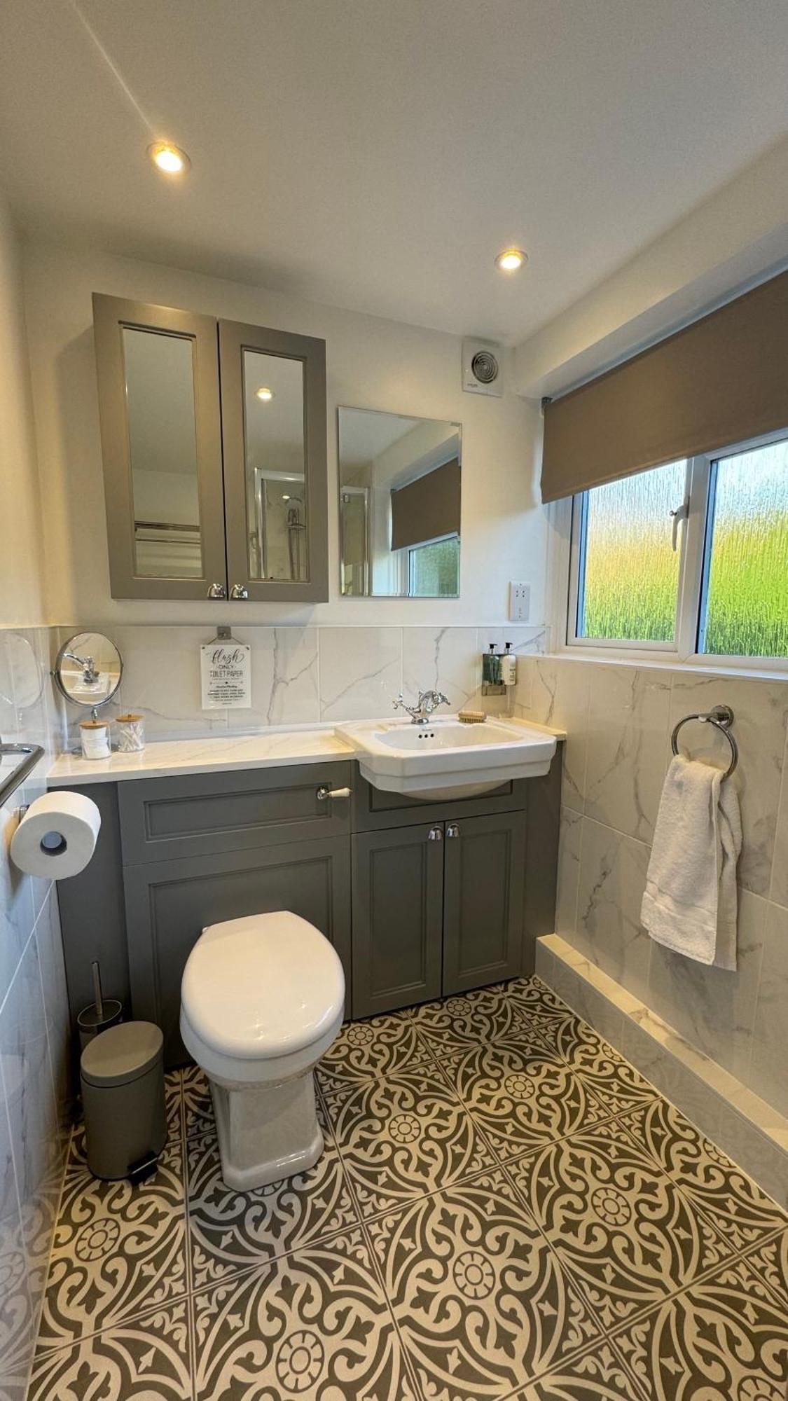 3 Bed Spa Cottage Southwater Екстериор снимка