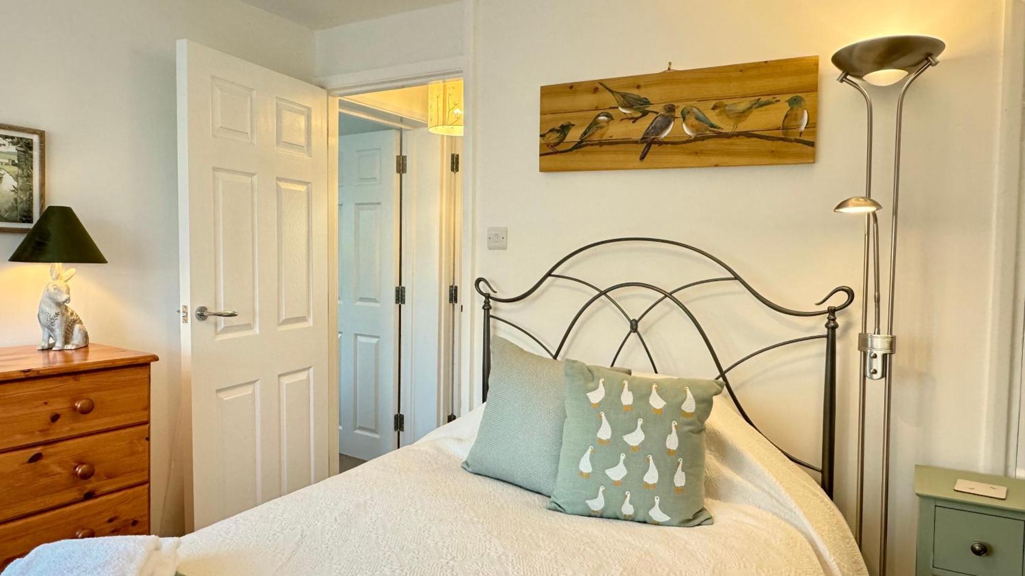 3 Bed Spa Cottage Southwater Екстериор снимка