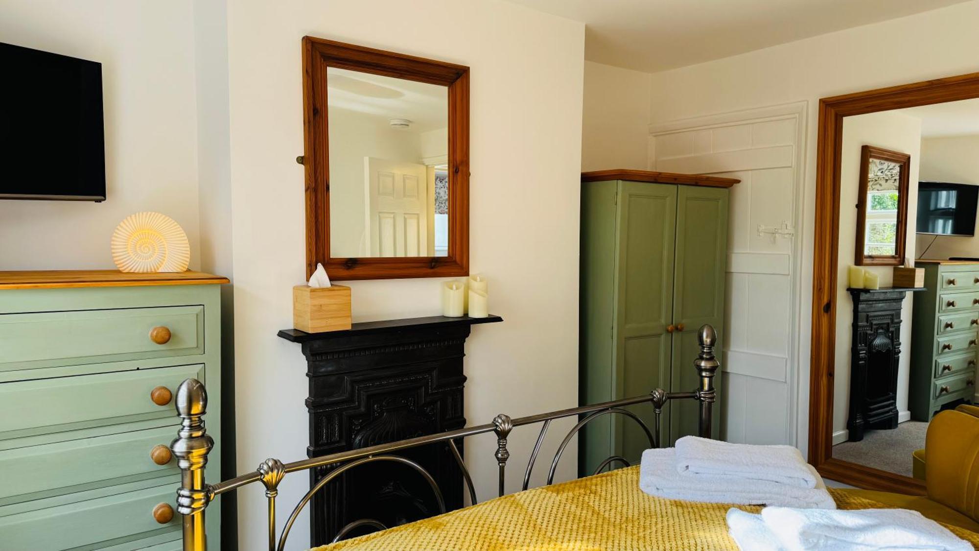 3 Bed Spa Cottage Southwater Екстериор снимка