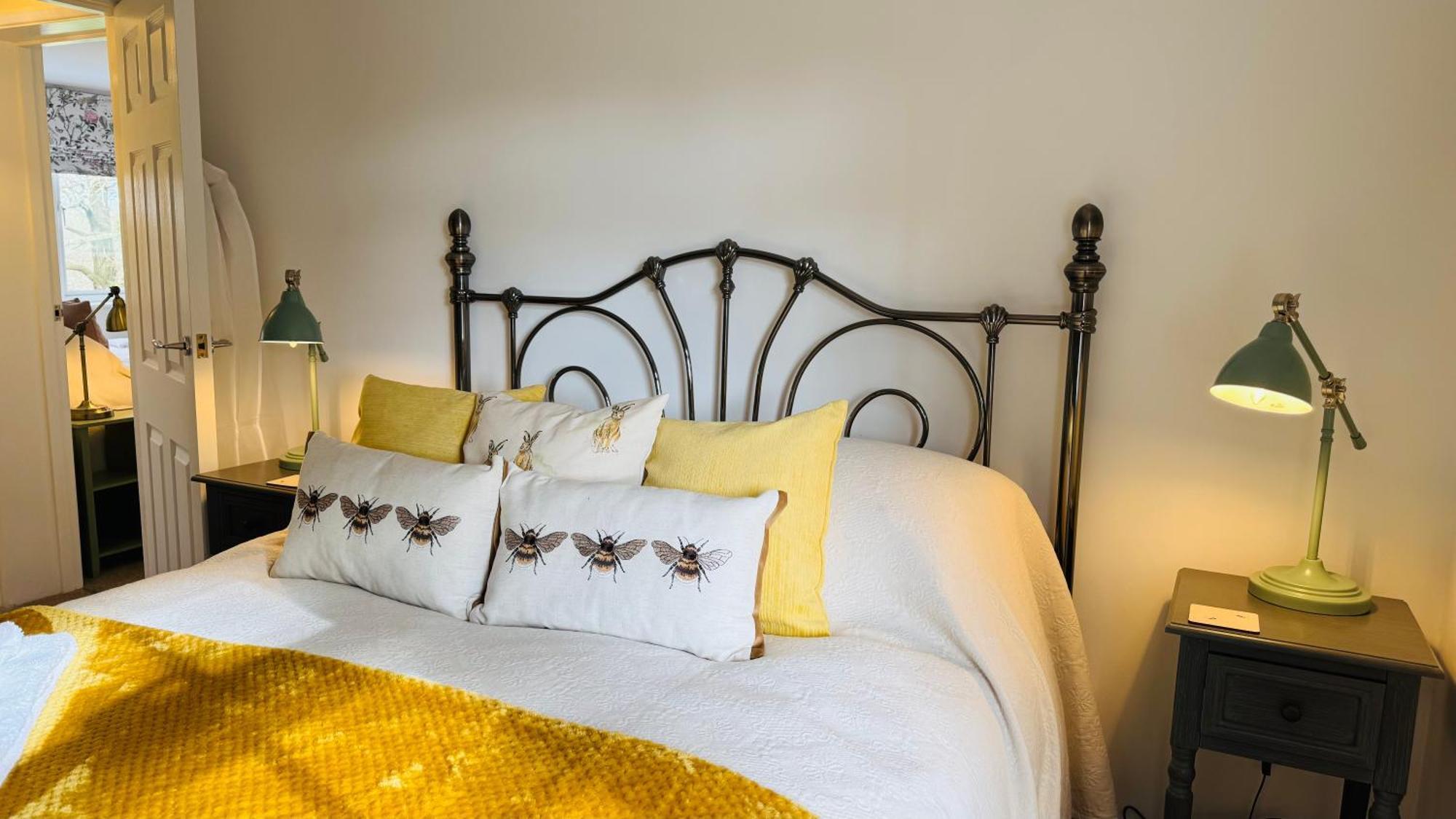 3 Bed Spa Cottage Southwater Екстериор снимка