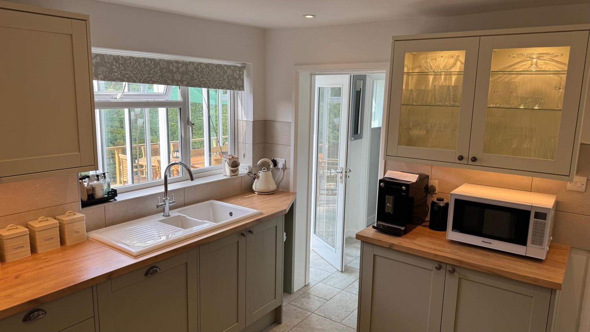 3 Bed Spa Cottage Southwater Екстериор снимка