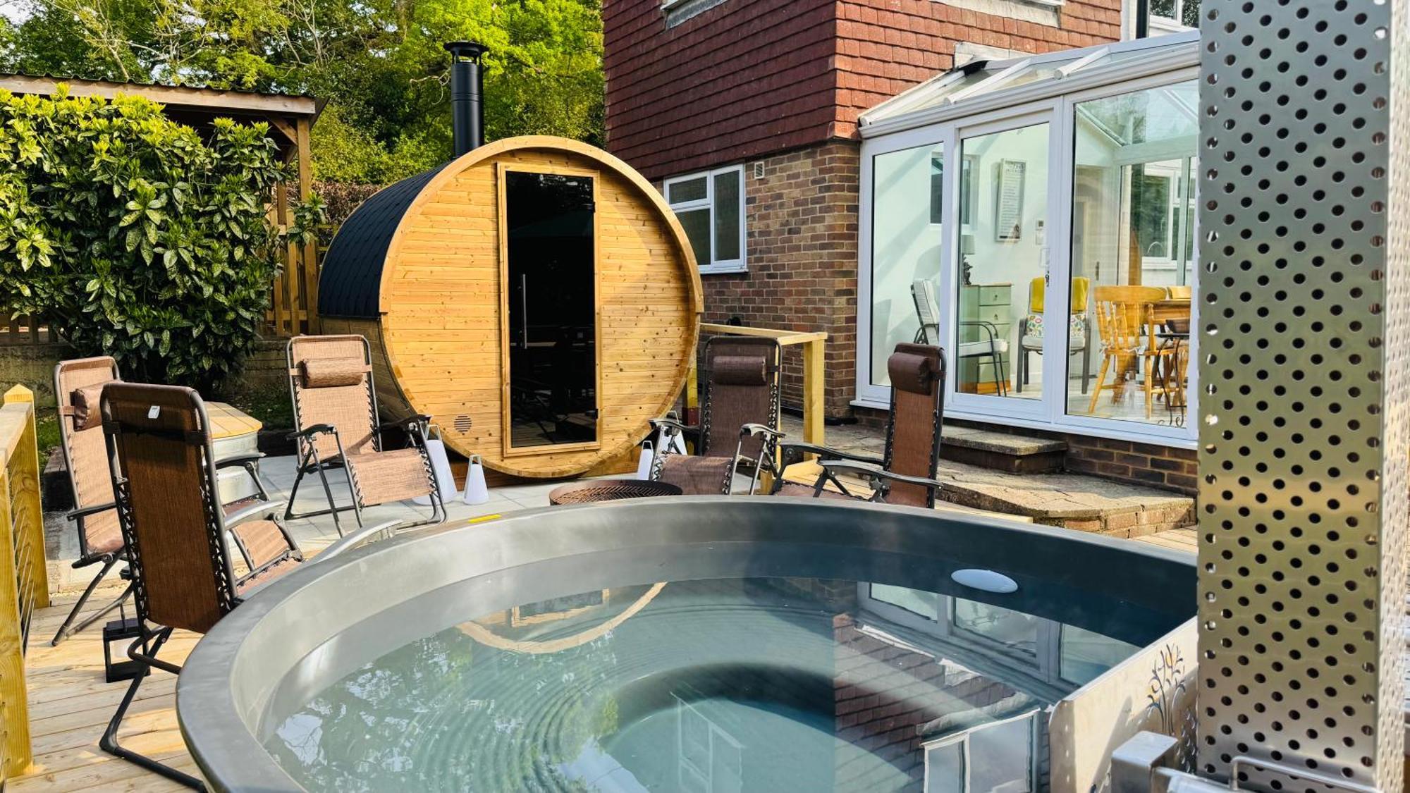 3 Bed Spa Cottage Southwater Екстериор снимка