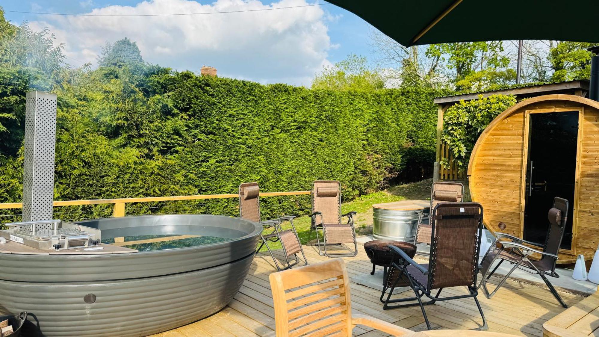 3 Bed Spa Cottage Southwater Екстериор снимка
